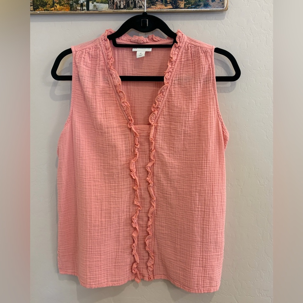 Liz Claiborne peach ruffle V-neck sleeveless top